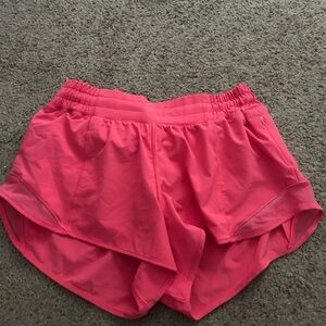 2.5 inch low rise lulu shorts